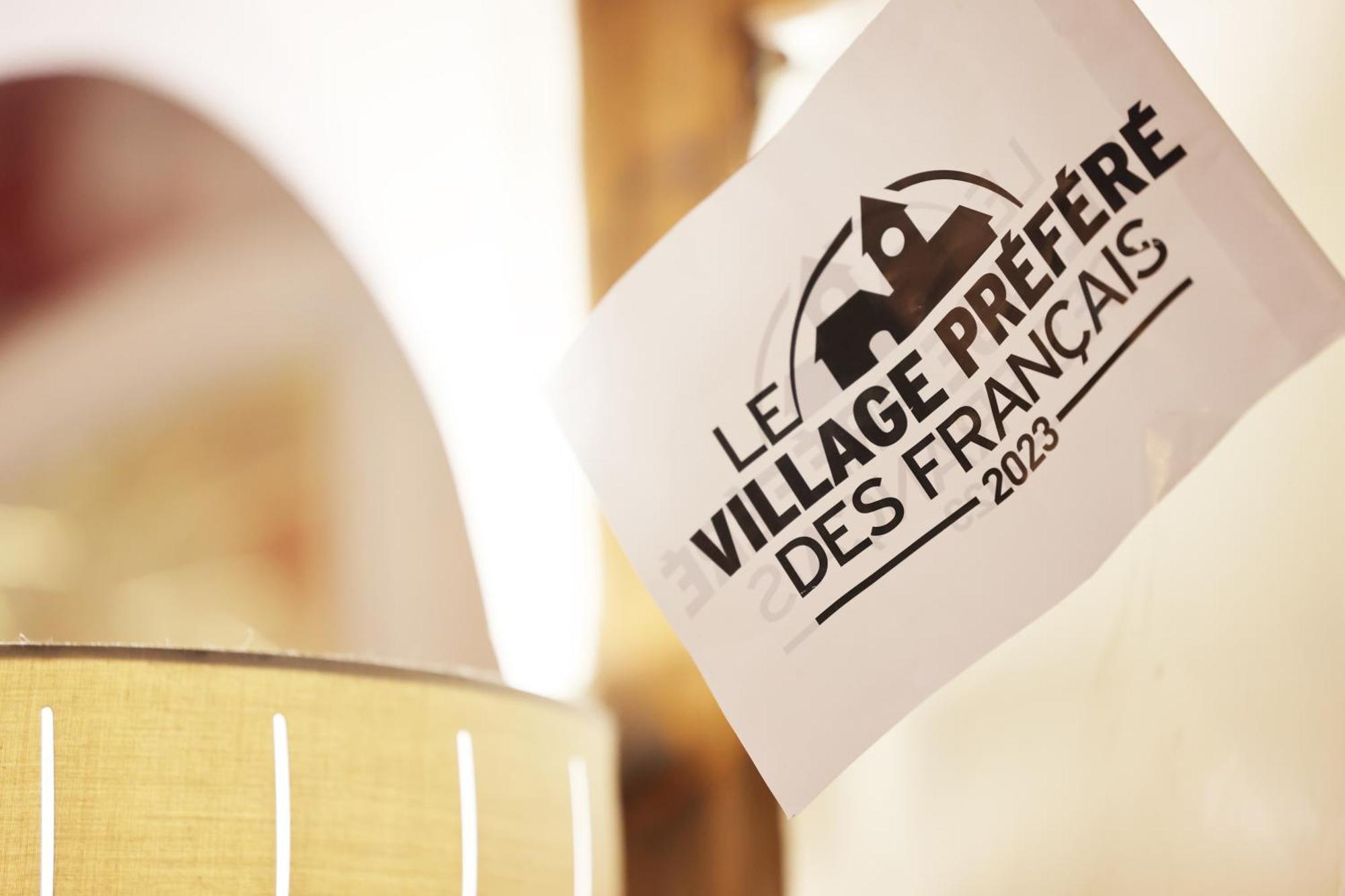 Le Clocher Aux Cigognes Au Village De Bergheim
